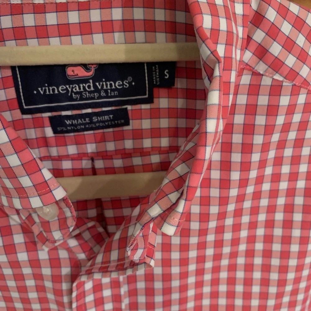 Vineyard Vines Red and White Casual Button Down Shirt - Picture 1 of 2